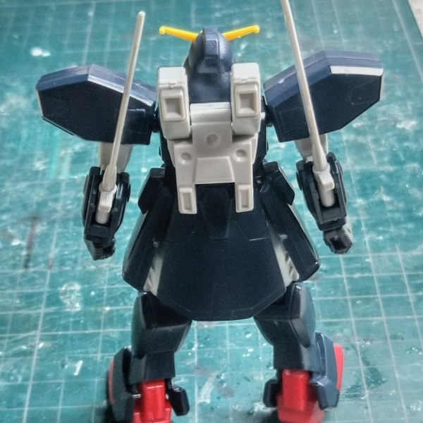 今回からガンダムシュピーゲルの製作を開始します😊😊素組みしてみましたが、これもなかなか難易度高いですね💦💦（2枚目）