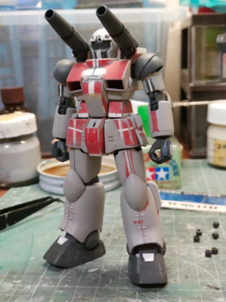 胸・下腹部・各アーマー・太腿をプラ版を挟んでボリュームアップ。上腕部は旧HGUCからで延長しています。頭部も旧HGUCから持ってきました。旧HGUCはエコプラです。太腿の付け根はムッチリ感が欲しかったので、オリジンガンキャノンから持ってきました。旧HGUCガンキャノンとオリジンガンキャノンをどう供養して成仏させるか悩みの種です…(爆)