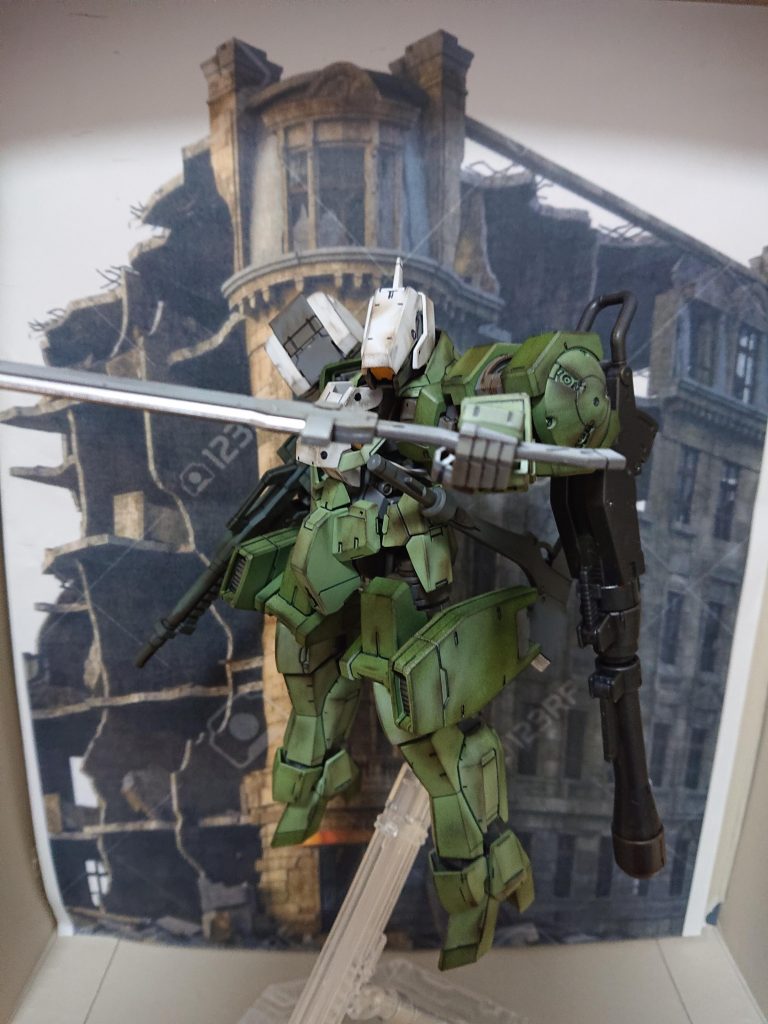 キットは地上用と宇宙用で装備を換装出来るのですが貧乏性のため、もったいないと思ってしまい両方を装備したバージョンにしてます。