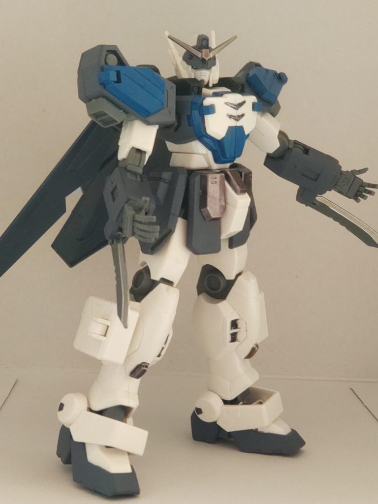 両腕のアーミーナイフを展開