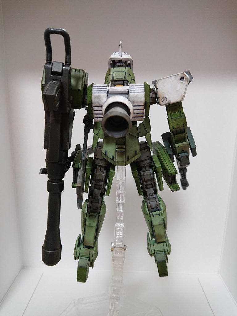 脚アーマーは地上用、バックパックは宇宙用です。