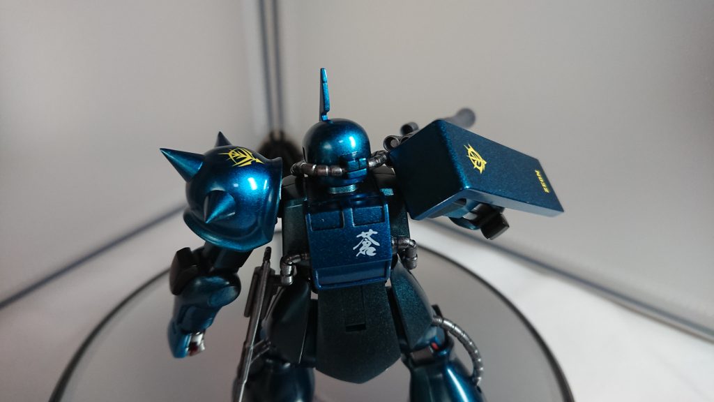 背後からのショット頭部と左肩部分の塗装は結構うまく塗装できたのではないかと思っています左肩の棘部分は一回切断後に延長&とがらせています