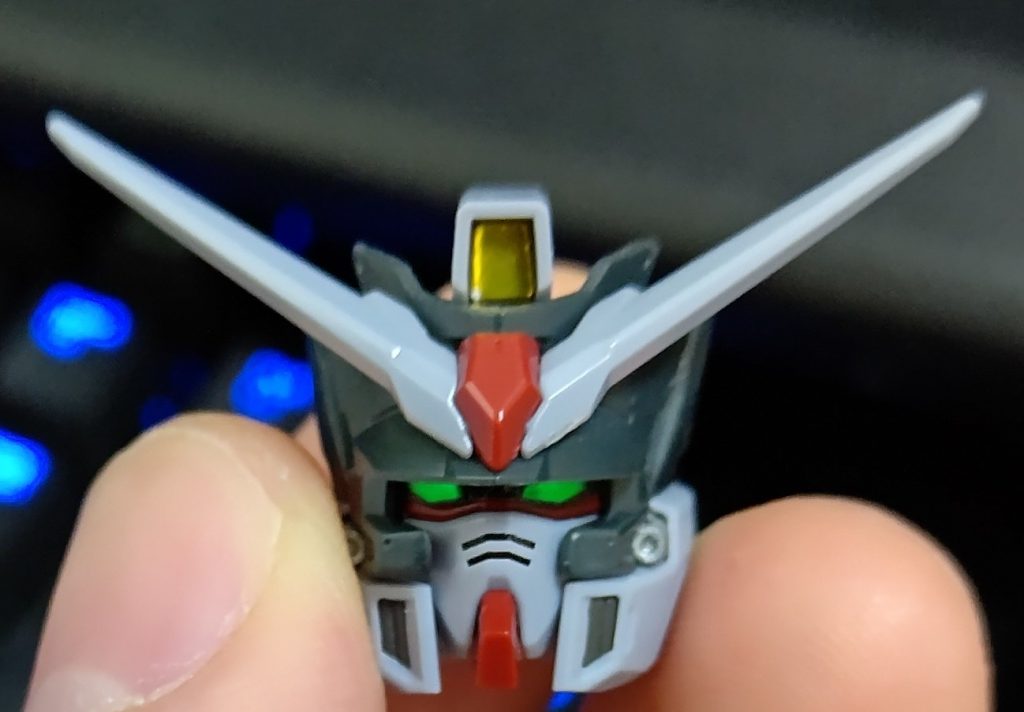 元の頭部。ツインアイを意図的に見えにくくしておりラスボスらしさ、不気味さを強調しているのだと思います