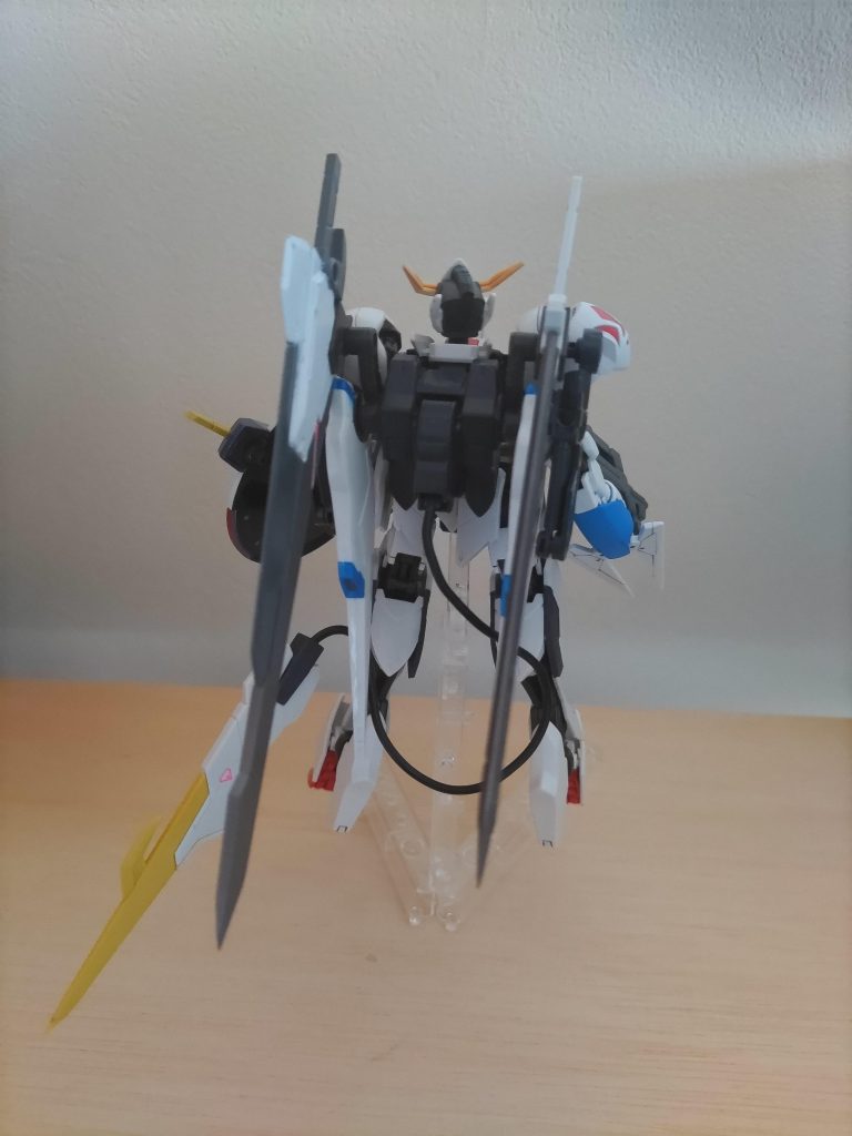 バックパックはルプスレクスのものにルプスのサイドアーマーを付けて、武器ラックにフラウロスのキャノンの軸パーツを使いました。