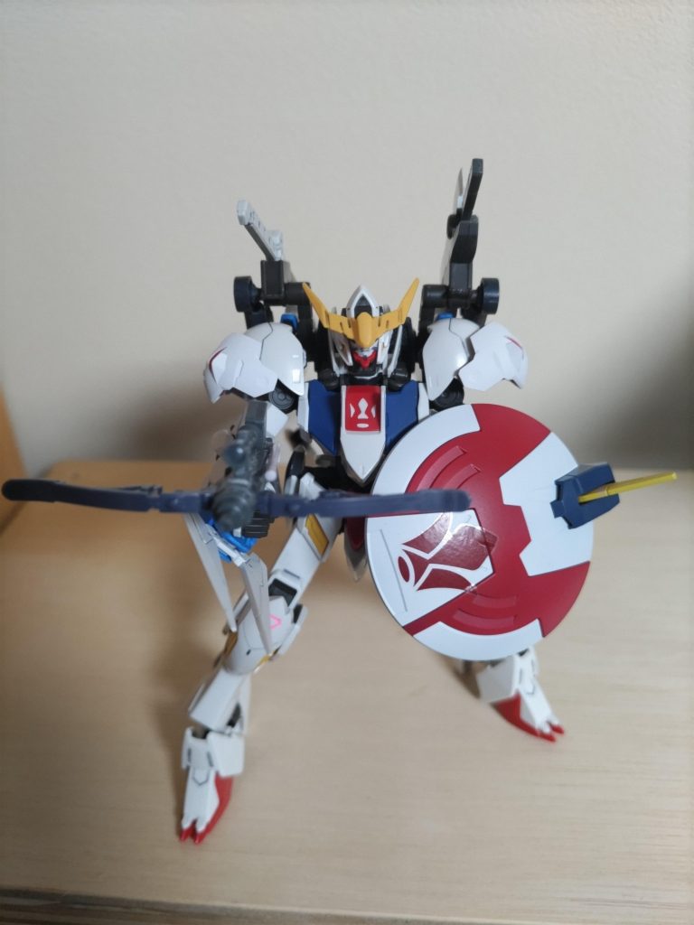 ボウガン構え正面あくまでボウガン風なので実際は普通のサブマシンガンです。スコープもでかいけどただの飾り。