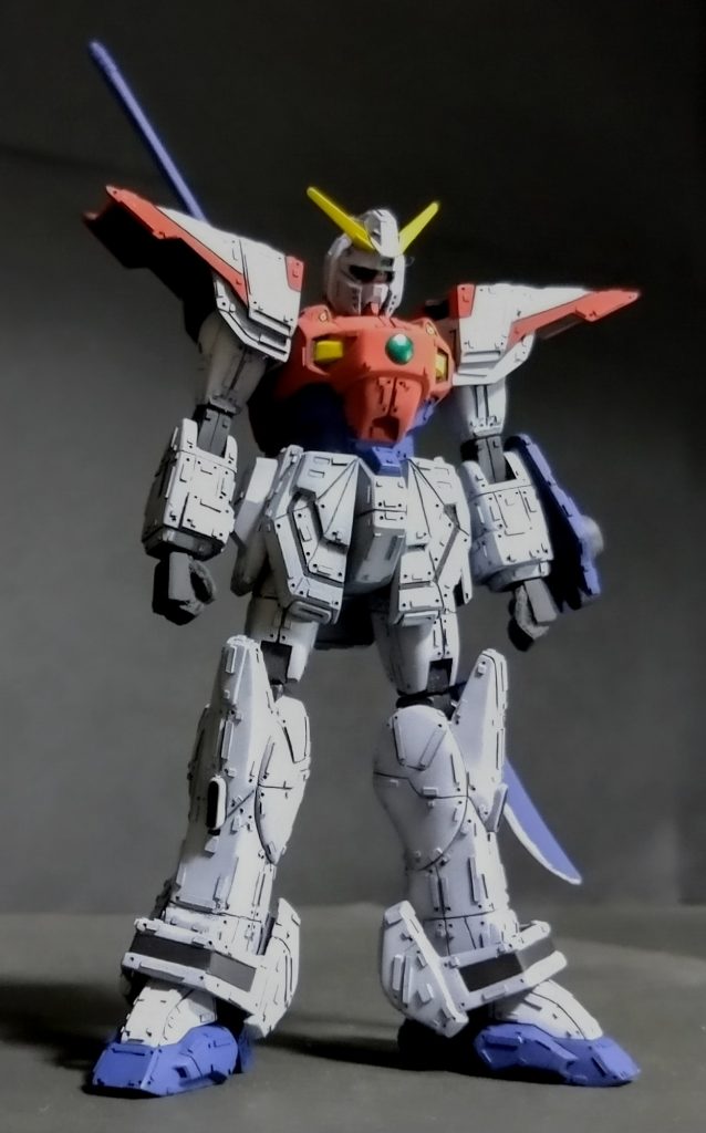 前回のシャイニングガンダムより少し脚部を伸ばしただけでここまでイメージが変わるとは😱