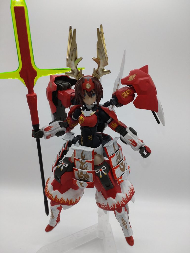 カラーリングは戦国BASARAのキャライメージ。完全に槍に引っぱられてます。今作は初の筆塗りほぼ全塗装にチャレンジしました。前作のジェガンで部分塗装した時は上手くいったと感じましたが、今作は大苦戦。多少のムラは見逃して下さい…。ファイヤーパターンな柄はネイルシールと、水転写式デカールを使用してます。