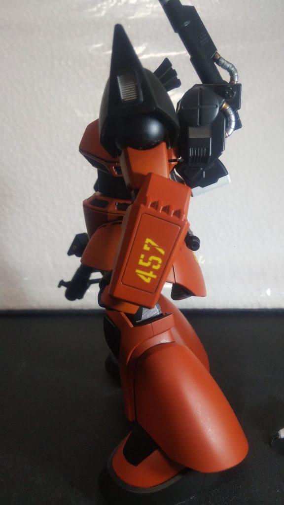 とわ言え、カラーと一部装備を変更した位ですが😅頭部と右腕は、余剰パーツのゲルググからです。