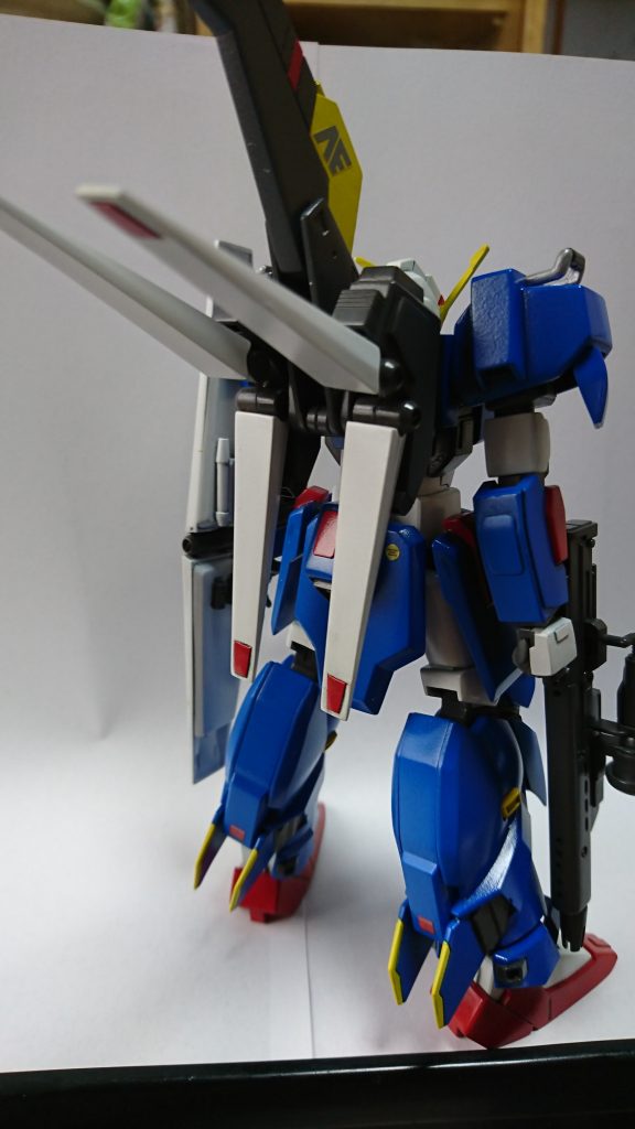 後ろ姿。後ろのセイル？はブロッサムシステム的な感じで。