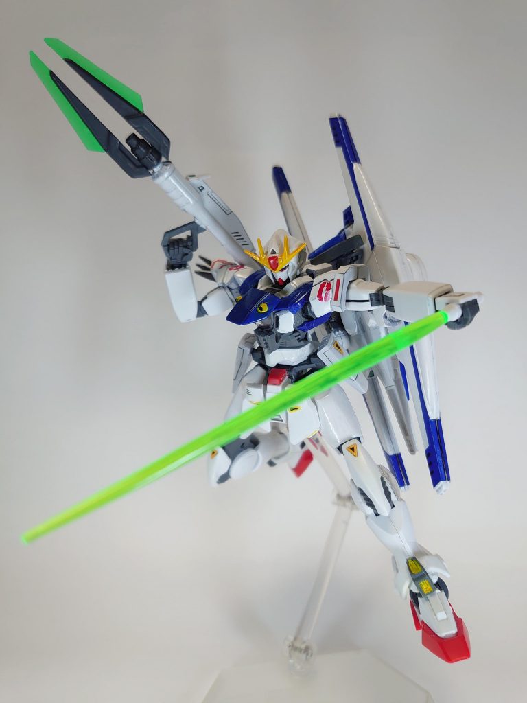 ビームサーベルは両腰に内蔵