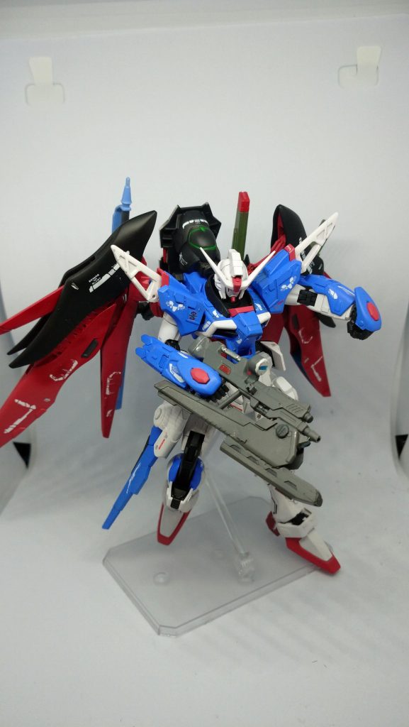 デュアルライフルライフルはジャンクを利用して改造してあります、通常時のビームライフル形態です