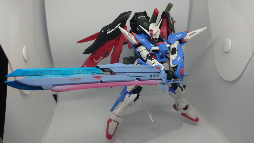 アロンダイトDアロンダイトにビーム砲を合わせた武装元の武装より大きな大剣に見えるように製作しました。刃はメタルブルーで塗装しました。