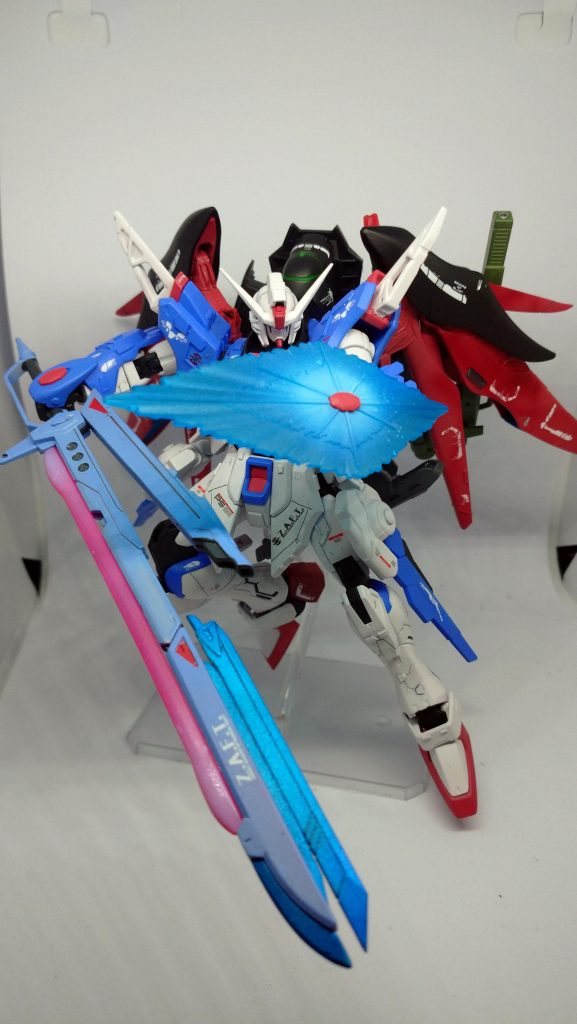 アロンダイトを展開中でもビーム砲部分のみを展開して使用することができます。ビームシールドはキットのままです