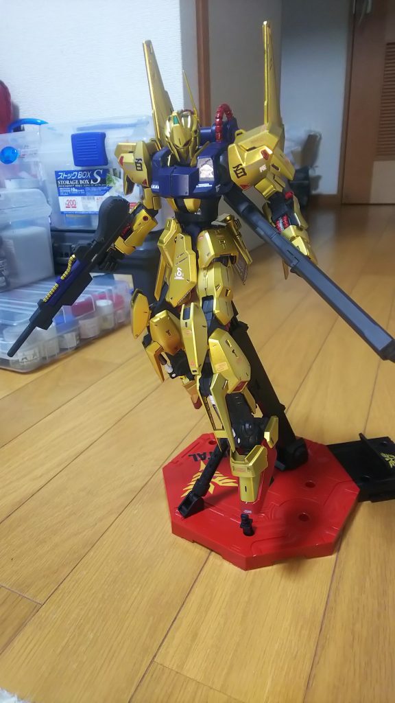 基本の金はスターブライト、パールゴールド、クリアを混ぜ反射するように着色しました