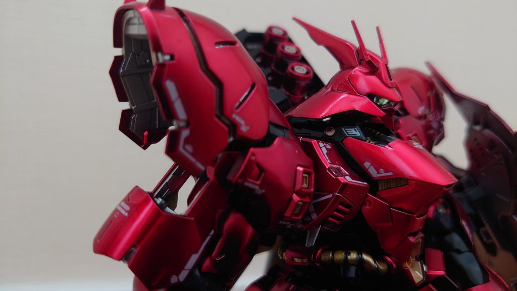 塗装レシピキャンディ塗装基本サフなしキャンディ1下地 ガイア EXブラックガイア EXシルバーガイア クリアレッド 2~3回光沢クリア2回キャンディ2下地 ガイア EXブラックガイア EXゴールドガイア クリアレッド 2~3回光沢クリア2回キャンディ3下地 ガイア EXブラッククレオスメタルレッドガイア クリアレッド 2~3回光沢クリア2回その他ガイア スターブライトシルバーガンダムマーカー ゴールドフレームはスターブライトシルバー黒はEXブラックを使用しています。ボディーの塗り分けは三色。ランナーのライトレッドがキャンディ3ランナーのレッドはランナー別でキャンディ1、2に塗り分けています。ちなみにサフは吹いていません。イージーペインターを使用。キャンディ塗装は三色に塗り分けたが、見た目あんまり分からないような・・・(^_^;)