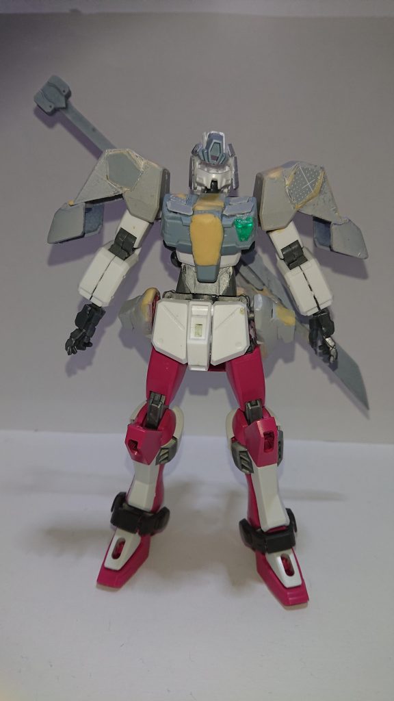 初期段階腕はジムコマンドを想定していましたが、何か短いと思いアデルのものへ変更。くびれやフロントスカートは全体像に合わせ、後にパテで増設しました。