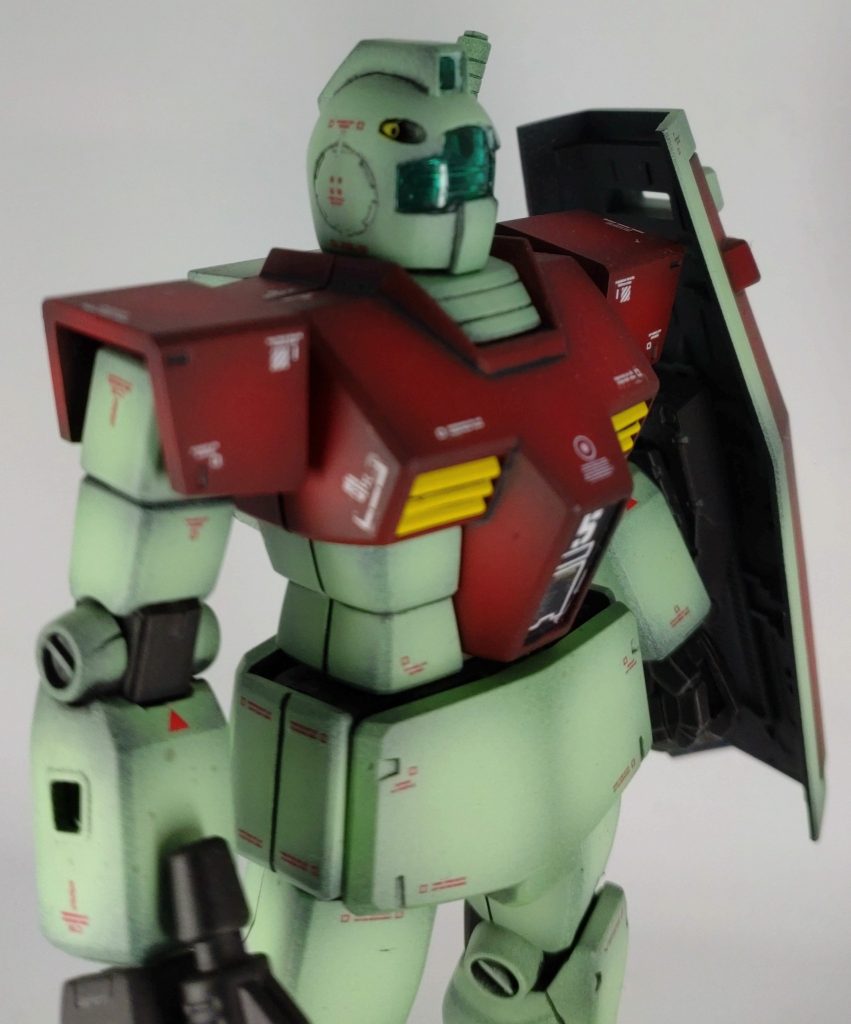 塗装はいつものように関節部分はメタルブラックでボディはグリーンとかブルーとか感覚で混ぜて作りました。