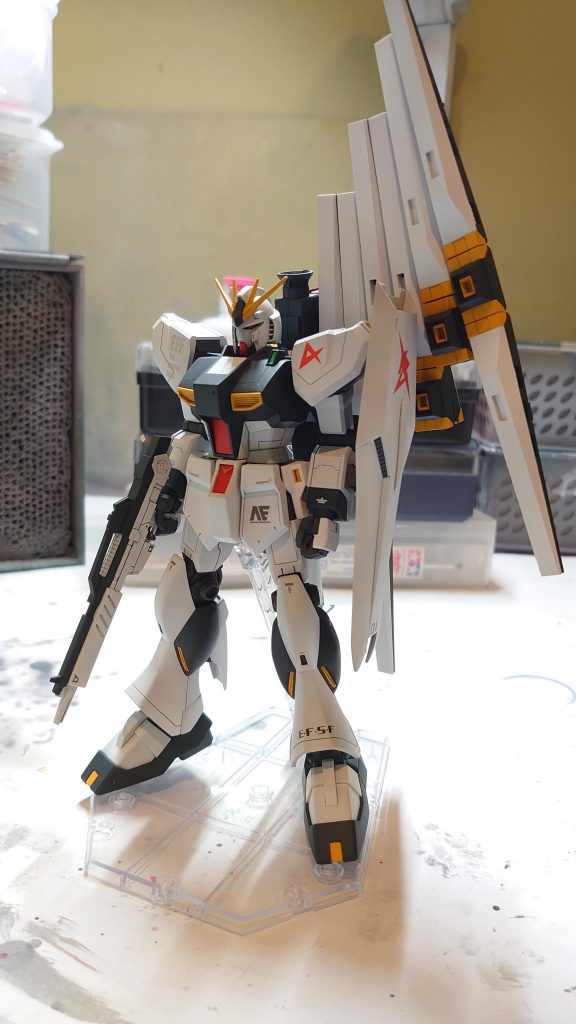 よーく見るとコックピット周辺だけサイコフレームチックに緑でスミ入れ(・ω・)ノ