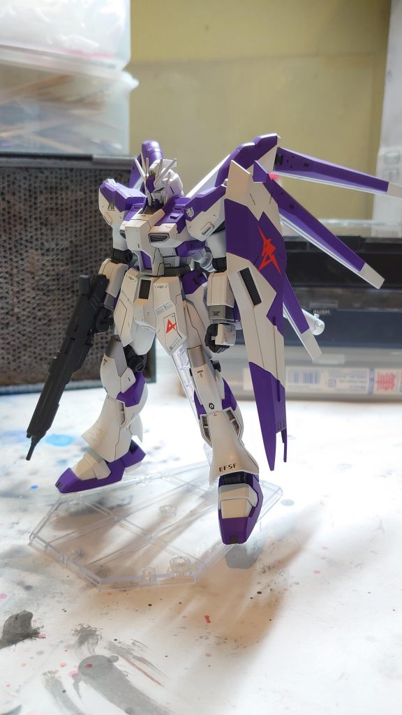 シールドのデカールが何回破れたり皺になったりして貼り替えた事か...wこちらも、プロポーション変更はせずストレート組み。気持ち胴体部に筋彫り追加と、コックピット周辺だけサイコフレームチックに緑でスミ入れ(･ω･)ﾉ