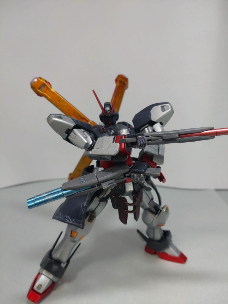 吠えろ！双銃（そうじゅう）ダブル.ドラゴン銃口をメタリック赤と青に塗り、右を紅（くれない）左を蒼（あおい）と呼び、戦いの相棒である。