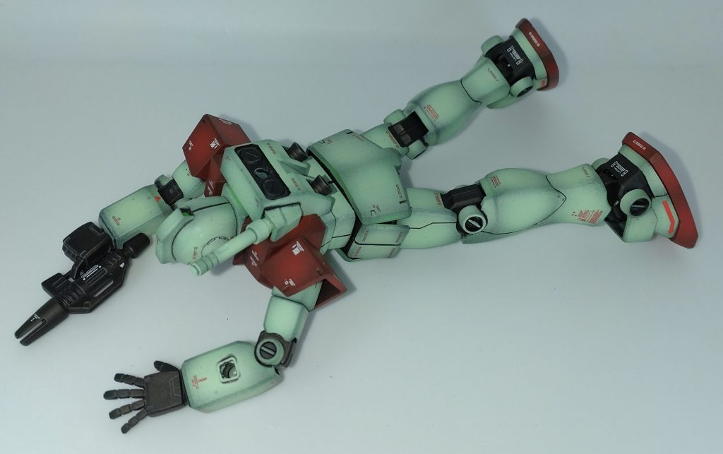 やっぱやられメカのイメージなのでやられポーズで