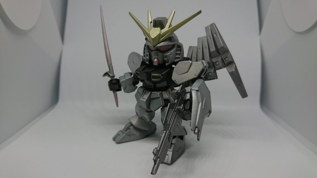 まずνから。フラッシュたくとホロ感が地味になるのであえて光源をおとして正面から。