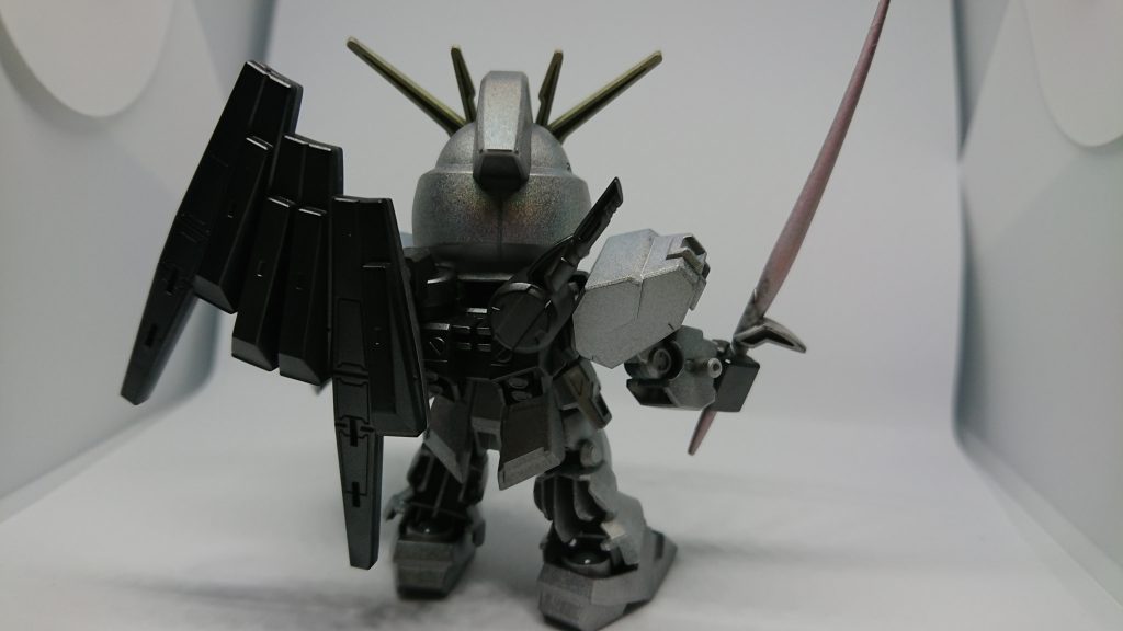 頭やシールドといった広い面はホロ感が強く出ます。