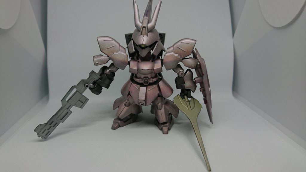 続いてサザビー。ホロレッドが言葉通りきらりと光ります。ホロレッドはシルバーやイエローより色合いがはっきり分かります。一番オススメかもしれないです。