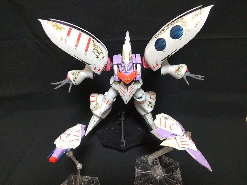 キュベレイがニュータイプ専用MSということですので、ビームガンとシールドもファンネルという設定です。シールド裏にビーム兵器が付いてます。