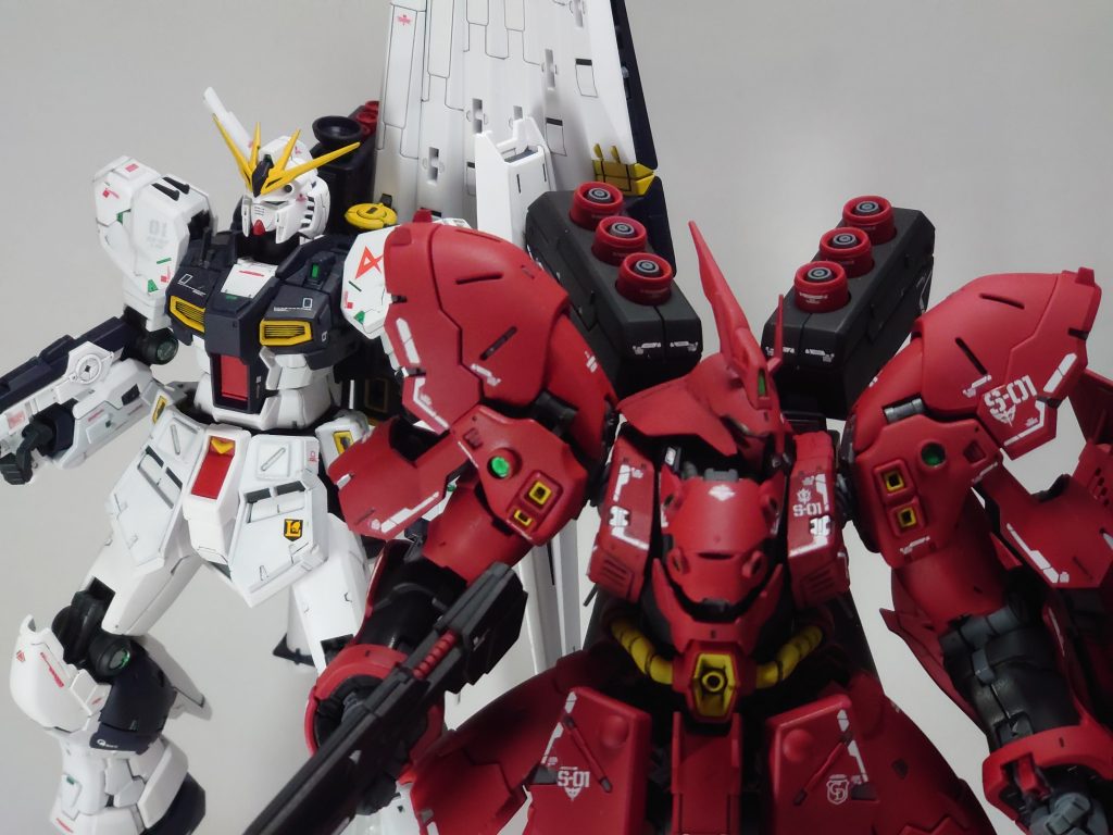 そしてνガンダムとのツーショット！やはりこの2体が並ぶとテンションが上がります！！最後までご覧いただき、ありがとうございました。