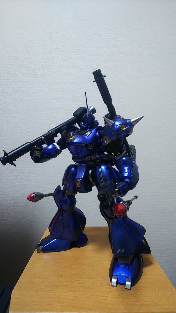 旧キットなのでビス止めがあるのが斬新ですね