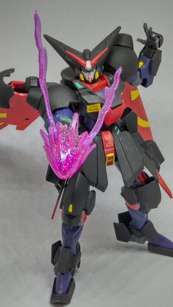 ディナイアルのエフェクトパーツが残っていたので技エフェクトなんかも出せますが、これは艶消し吹いた方が良かったかも…良く可動するガンダムを作ったはいいんですが、ポージングセンスが死んでるのでこういう謎ポーズの写真ばかり生成されます……。アクション寄りのポージングについてもっと勉強しなきゃ。