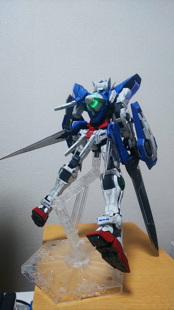 ブレードは剣らしくメッキ塗装