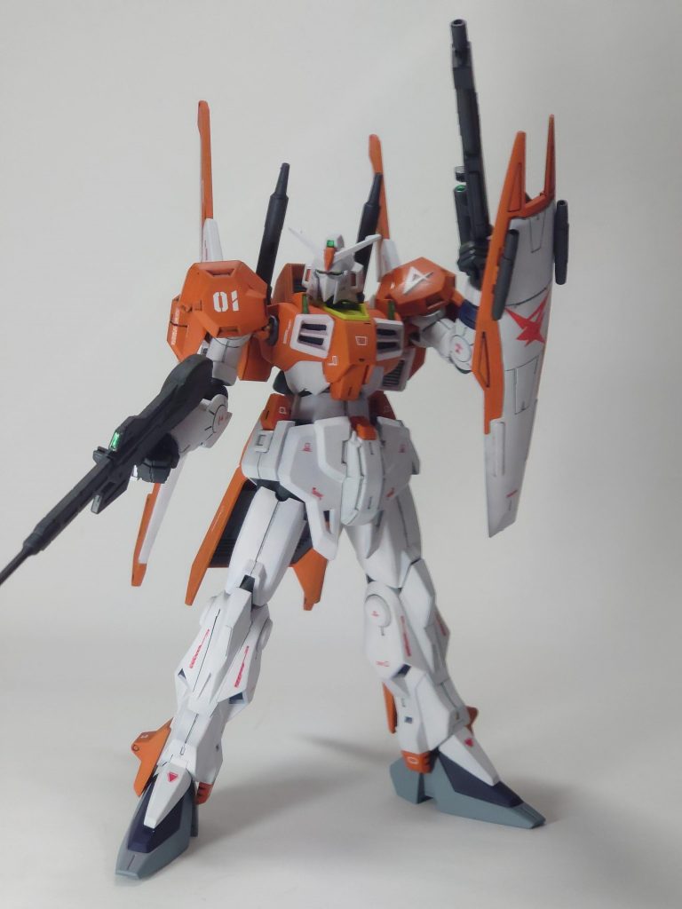 ビームライフル2丁持ちをさせるとこんな感じ。中々様になってるんじゃないかと