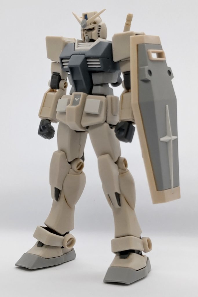 関節やスカートなど装甲裏は適当な国鉄色で塗装したのですが、EGの肩関節なんかは他に比べ遊びが無い印象で肩グリグリしたら全部塗装剥げちゃったので実質素立ち固定です。ちなみにスミ入れは適当なリアルタッチマーカーです