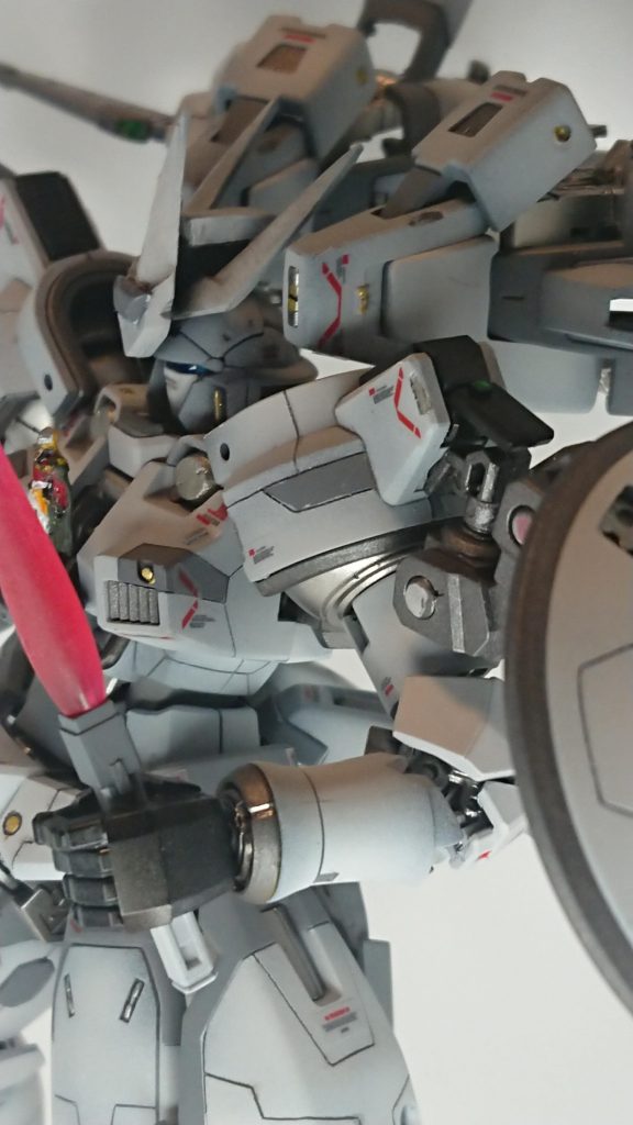 スジ彫り入れすぎかも。