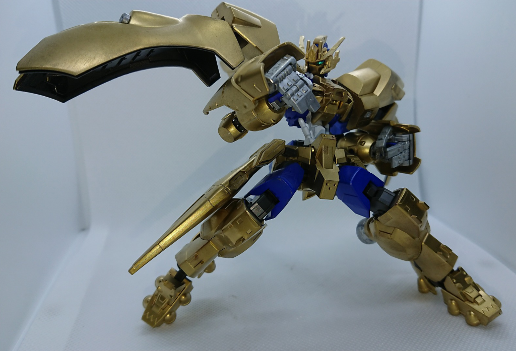 作成時に妄想した設定は２パターンありました。一つ目はビルドダイバーズの世界にデジタルモンスターが介入したら。二つ目は鉄血の世界線で電脳世界から現実に干渉するための機械の体です。