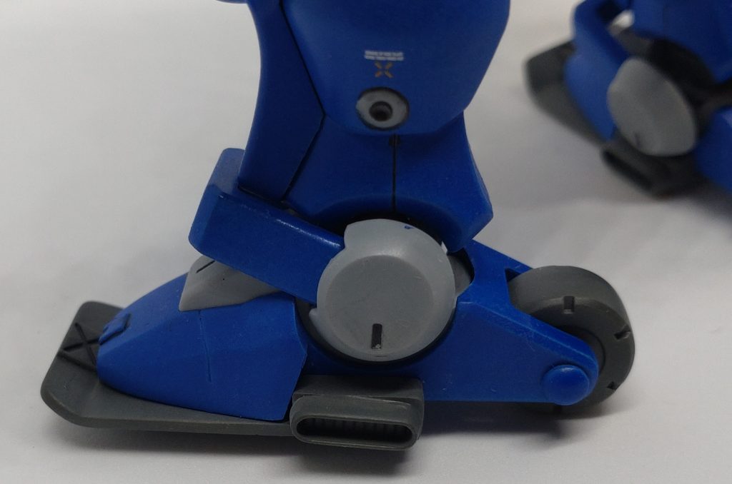 ソール部に脱着式のボードをプラバンから作成。