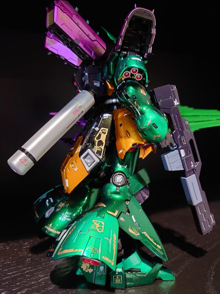 アシタのデカール貼りまくりです。