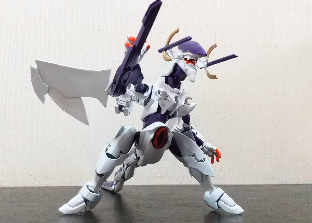 口も開閉するギミックを入れてます！