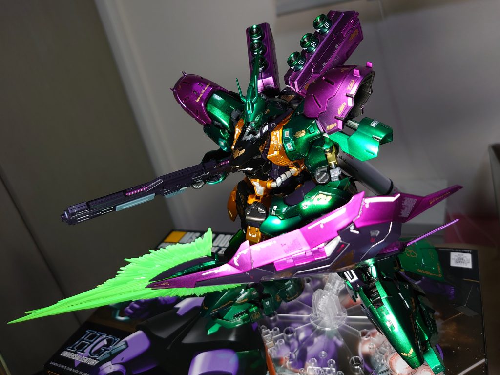 サザビーをこっそりミネバ様のためにシャアが残していたとするならば…