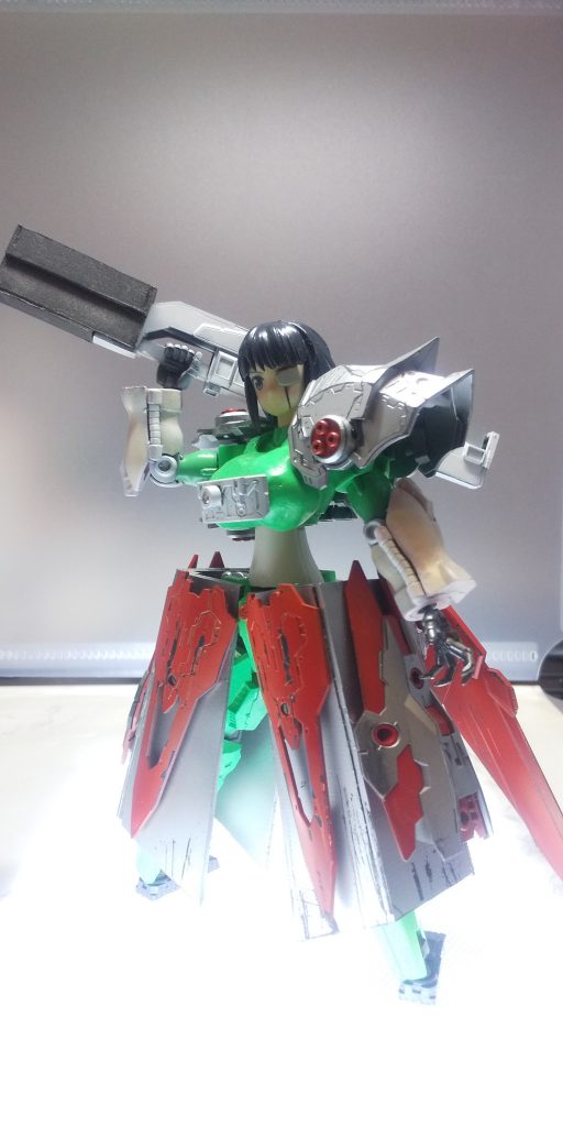 名称:ノア・ブレシング武装バレットブレード『飆』携行型レールガン『詔』硬質ブレード『志』 軍に所属する兵士。戦災孤児であり、保護された時には戦闘に巻き込まれたのか半身不随・両腕断裂・左目損壊の死に体であった。ノア・ブレシングと言う名も本名ではなく、怪我のショックで記憶を失った彼女に、軍医が名を与えたと言う。曰く、辛いことが起こったその身に祝福があらんことを、とのこと。