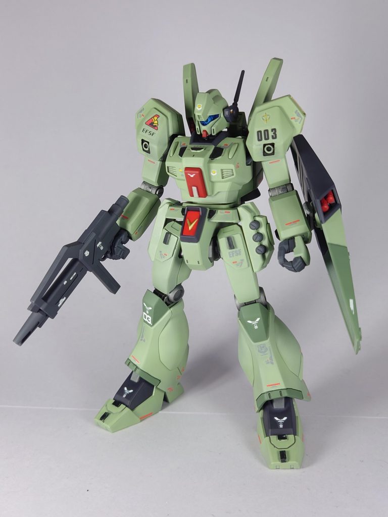 正面個人的に連邦の量産機の中で一番カッコイイと思います