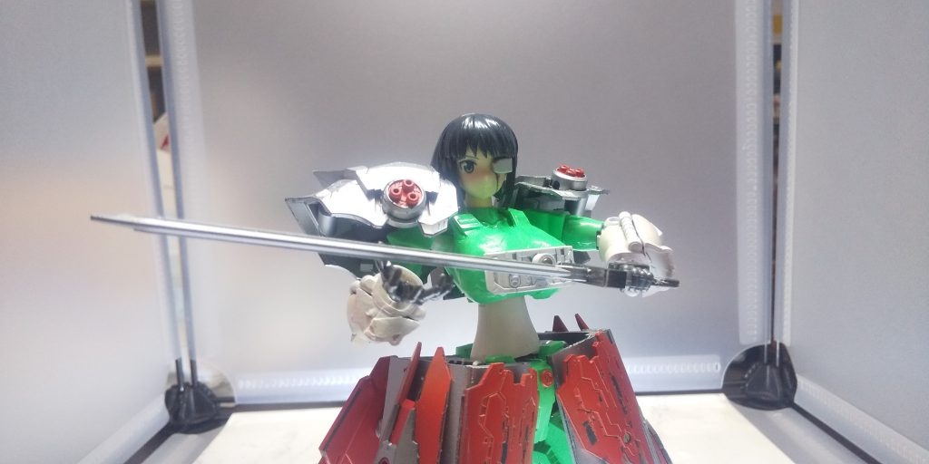 硬質ブレード。こちらは飆と違い斬ることを目的とした武装。バーニアを駆使して敵を切り裂く姿はまるで夜叉である。