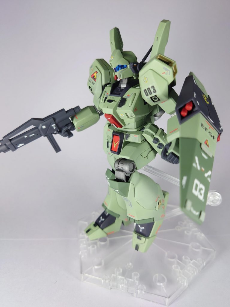 太腿側面をスジボリしたのですが、足を曲げないと見えないんですよね…