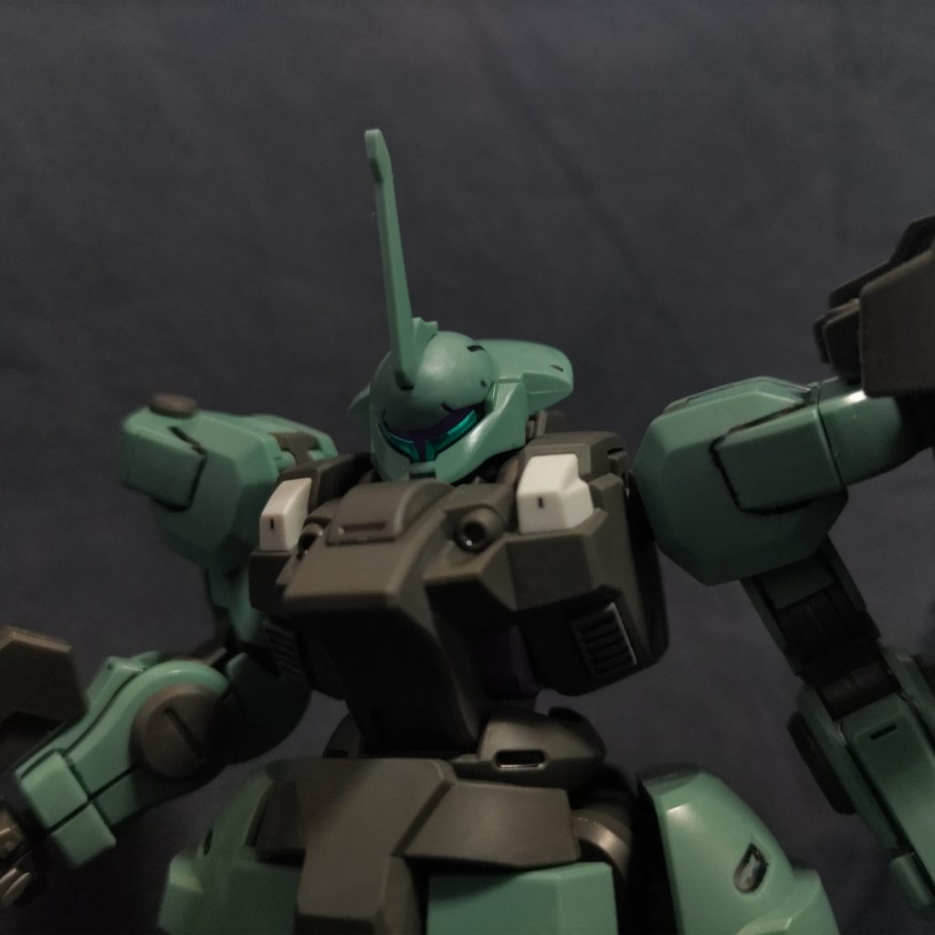 制作工程ではありませんが、胸部にエアインテークを追加。