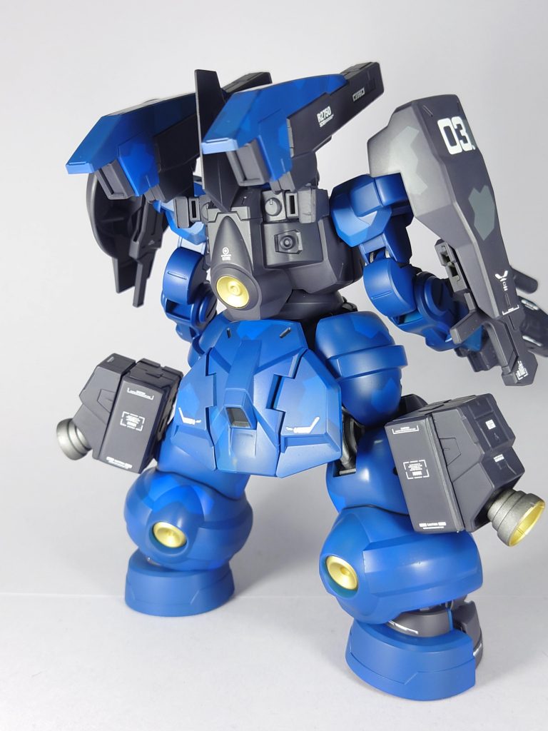 キャノンの取り付けはプラ板で作った箱とガンプラバトルアームズに付いていたジョイントパーツを使用しました