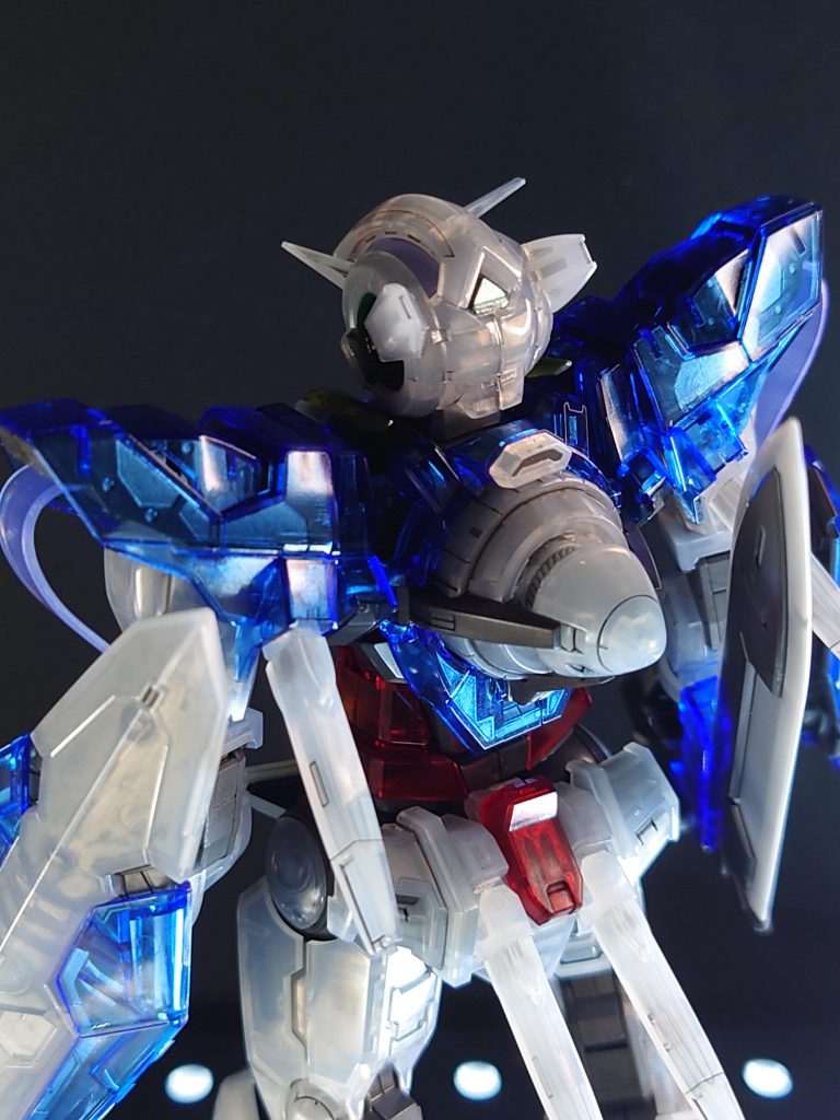 でも今はガンダムもCG活用してるから、できなくはないのかな? それでもデータは内部フレームとクリアー装甲分になるしレンダリングが相当重たそう。