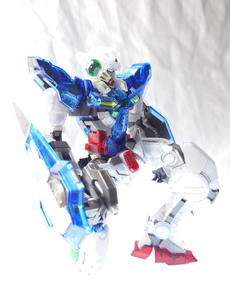 完成後に股間装甲と腰フロントアーマーのダボピンが破損。裏装甲やフレーム側がABSだったので、装甲内部を薄めたメタルカラーで塗った時に浸透したようですね。ちゃんと乾燥してるから組み立てましょう(-_-;)