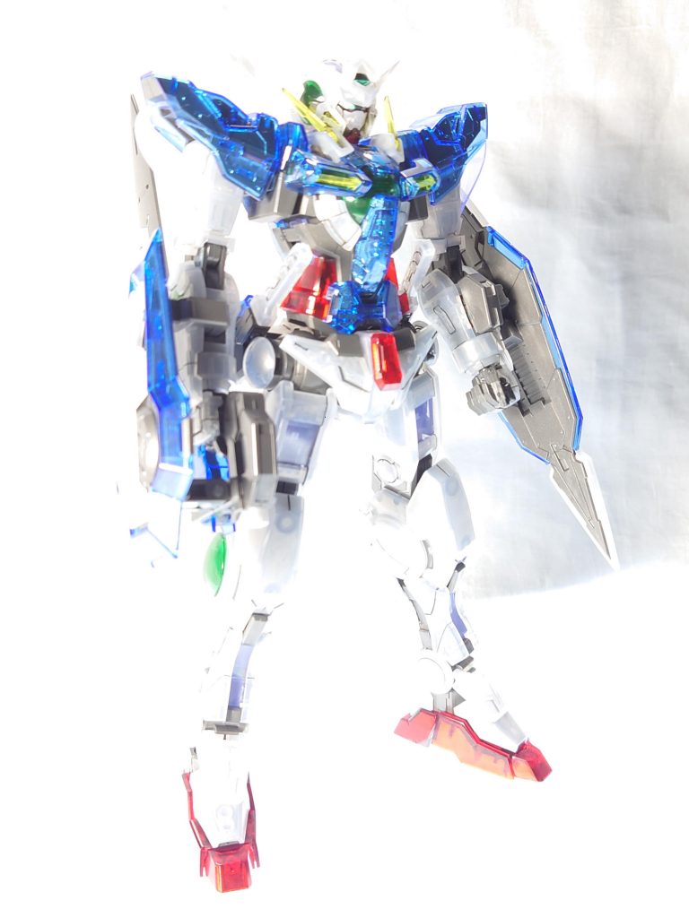 外装は墨入れだけで、内部や装甲内側を筆塗りしてます。MGですが、内部フレームが全て見せれるわけではないので、内側を塗装して透け防止をしてある箇所もあります。